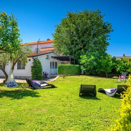 Baeutiful Simona With Garden In *