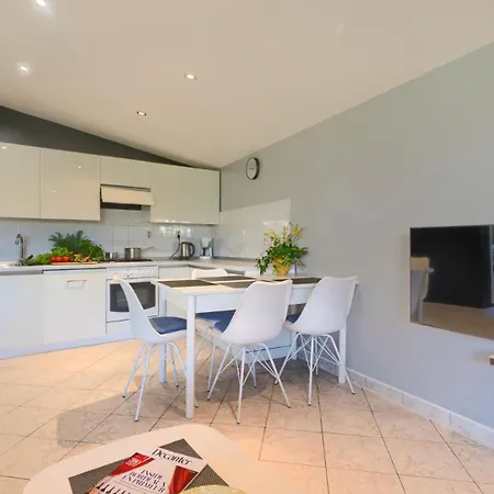 Baeutiful Simona With Garden In Vila