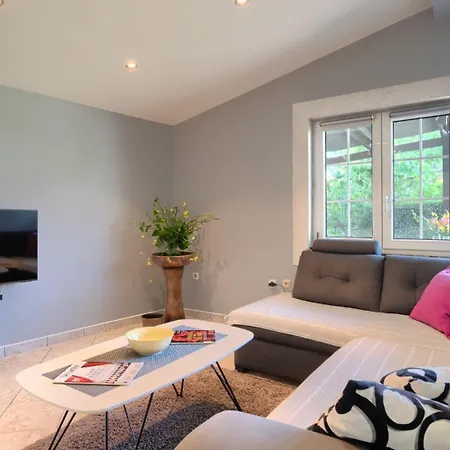 Baeutiful Simona With Garden In Vila Medulin