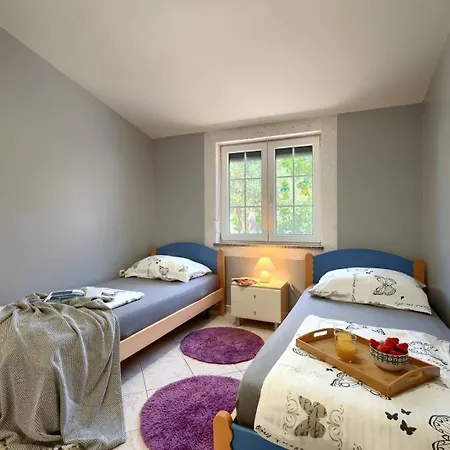 Villa Baeutiful Simona With Garden In Medolino