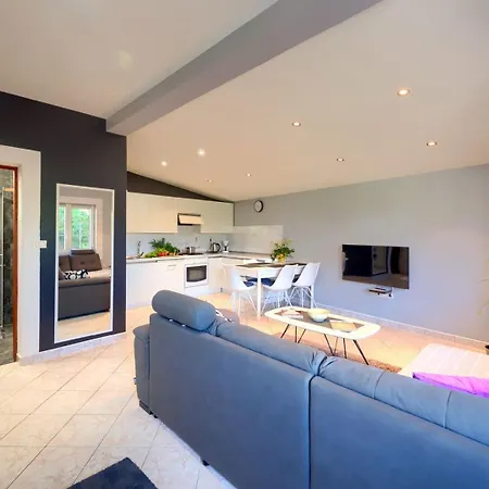 Villa Baeutiful Simona With Garden In