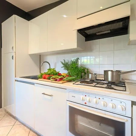 Baeutiful Simona With Garden In * Medolino