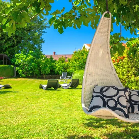 Baeutiful Simona With Garden In Villa *