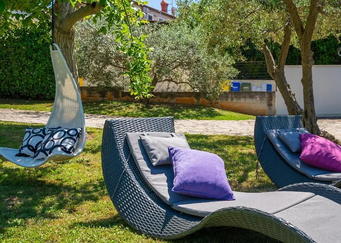 Baeutiful Simona With Garden In * Medulin